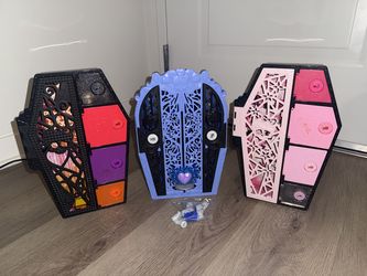 MONSTER HIGH COFFIN LOCKER SET (3) – WITH SOME ACCESSORIES
