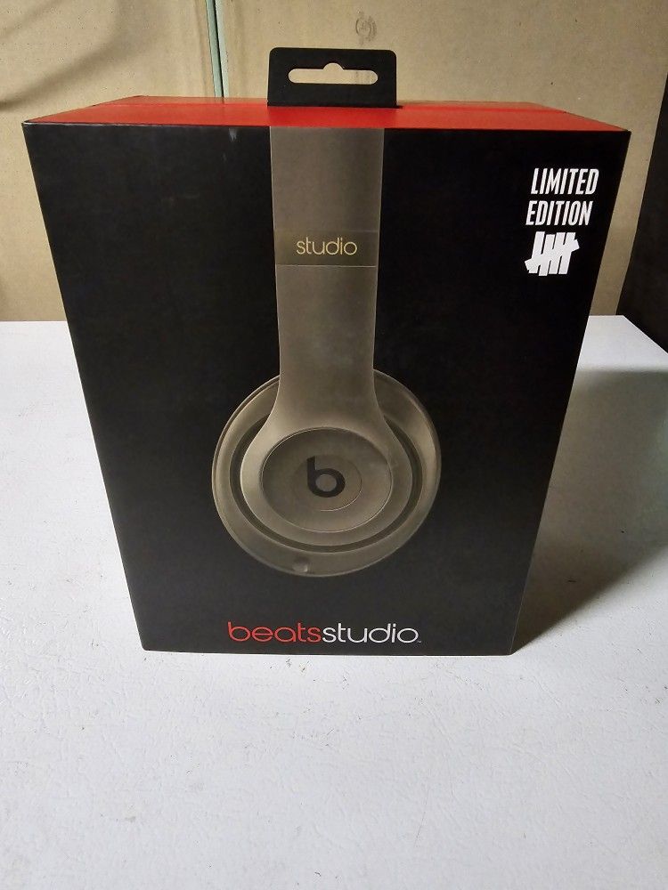 Limited Edition Undefeated Beats By Dre Studio Wired Headphones 