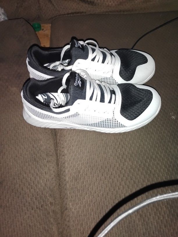 Size 6 Reebok Shoes