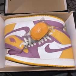 Air Jordan 1 Retro High OG GS University Gold Bordeaux Size 7Y (Womens 8.5)