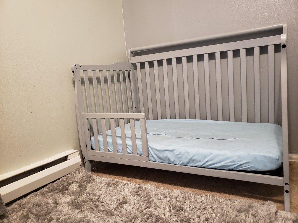 Toddler bed/ crib