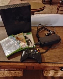 XBOX 360E + Controller + Games