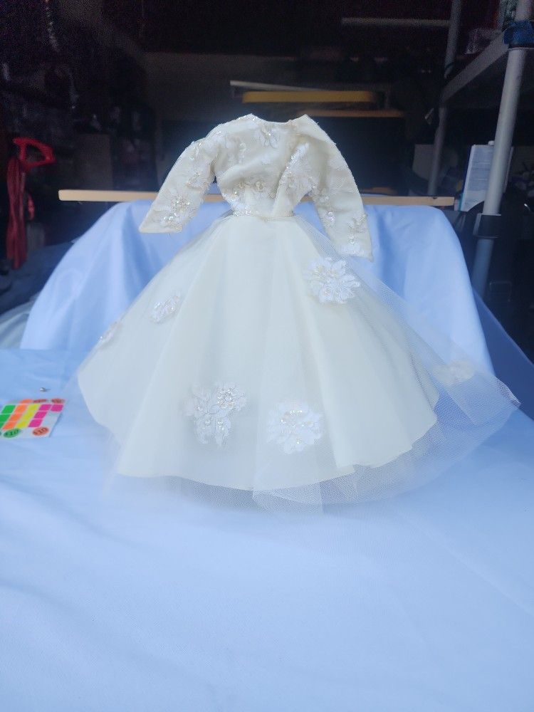 Wedding gown