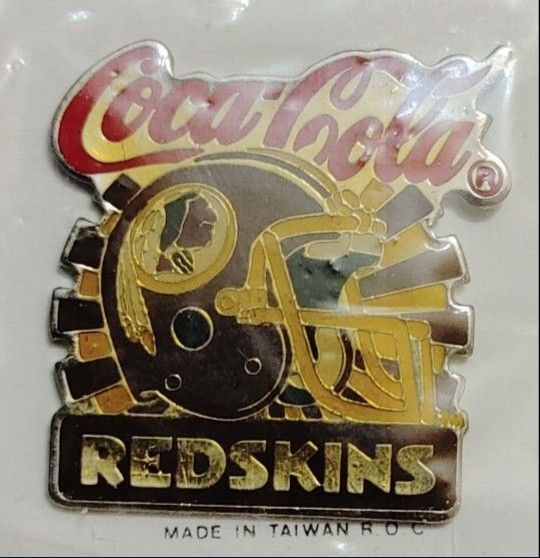 Washington REDSKINS Silvertone Vintage BROOCH-STYLE COLLECTOR'S Pin By Communicorp (New In Package) MINT CONDITION! Please Read Description.