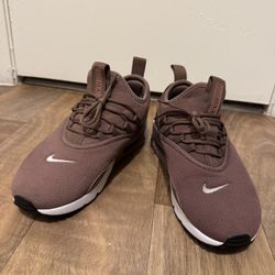 Women’s Nike Air Max Size 7.5