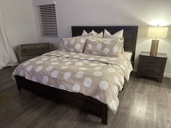 King Bedroom Set Night Stand Dresser Foot Board And Headboard 