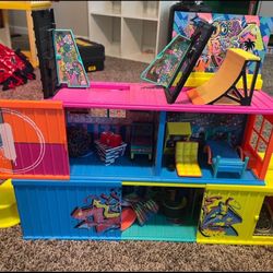 LOL DOLLHOUSES AND ACCESSORIES 