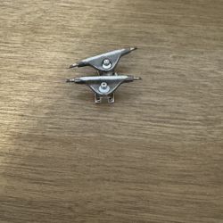 Fingerboard Trucks