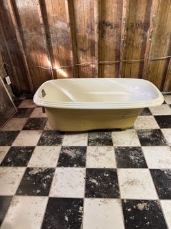 Used / new bath tub