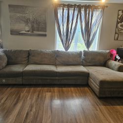 Sectional In Good Condition 