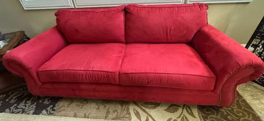 🛋️ Traditional Red Sofa & Loveseat Set – Brass Nailhead Trim