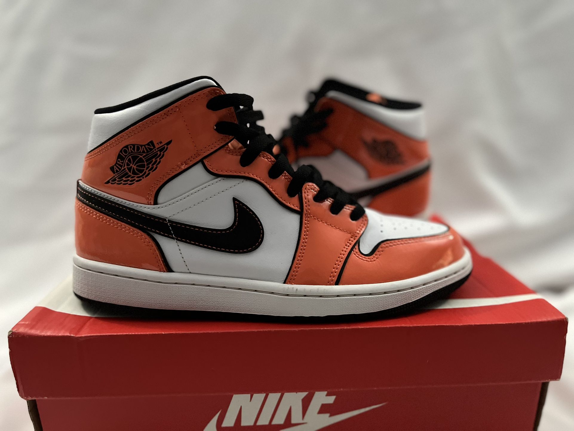 Jordan 1 Mid SE Turf Orange 