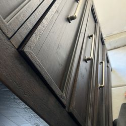 100 Door Chest