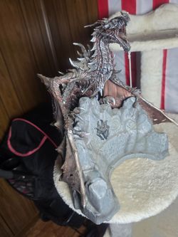 Official Skyrim Collector's Edition Alduin Dragon Statue & Word Wall Base