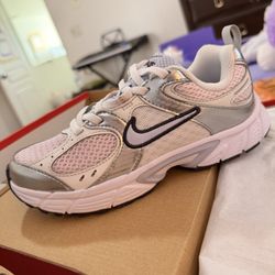 Nike V5 RNR For Girls 2.5 Size 