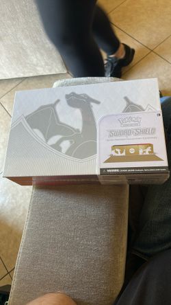 Charizard Ultra Premium Collection Box Sealed