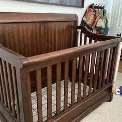Wood Crib Good Condition