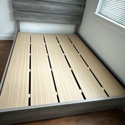 Queen bedframe