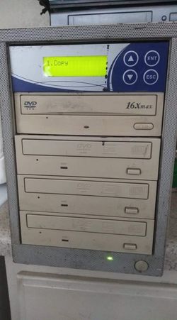 Dvd cd reproductor. Graba 3 a la vez (pick up only cash only)