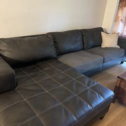 Nice brown leather couch in good condition 