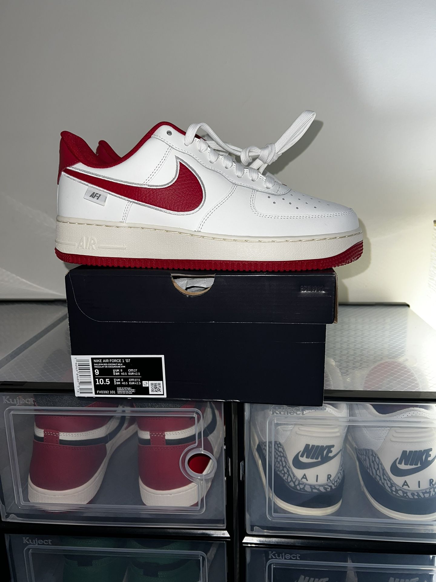 NIKE AIR FORCE 1 Men’s Size 9 New !!