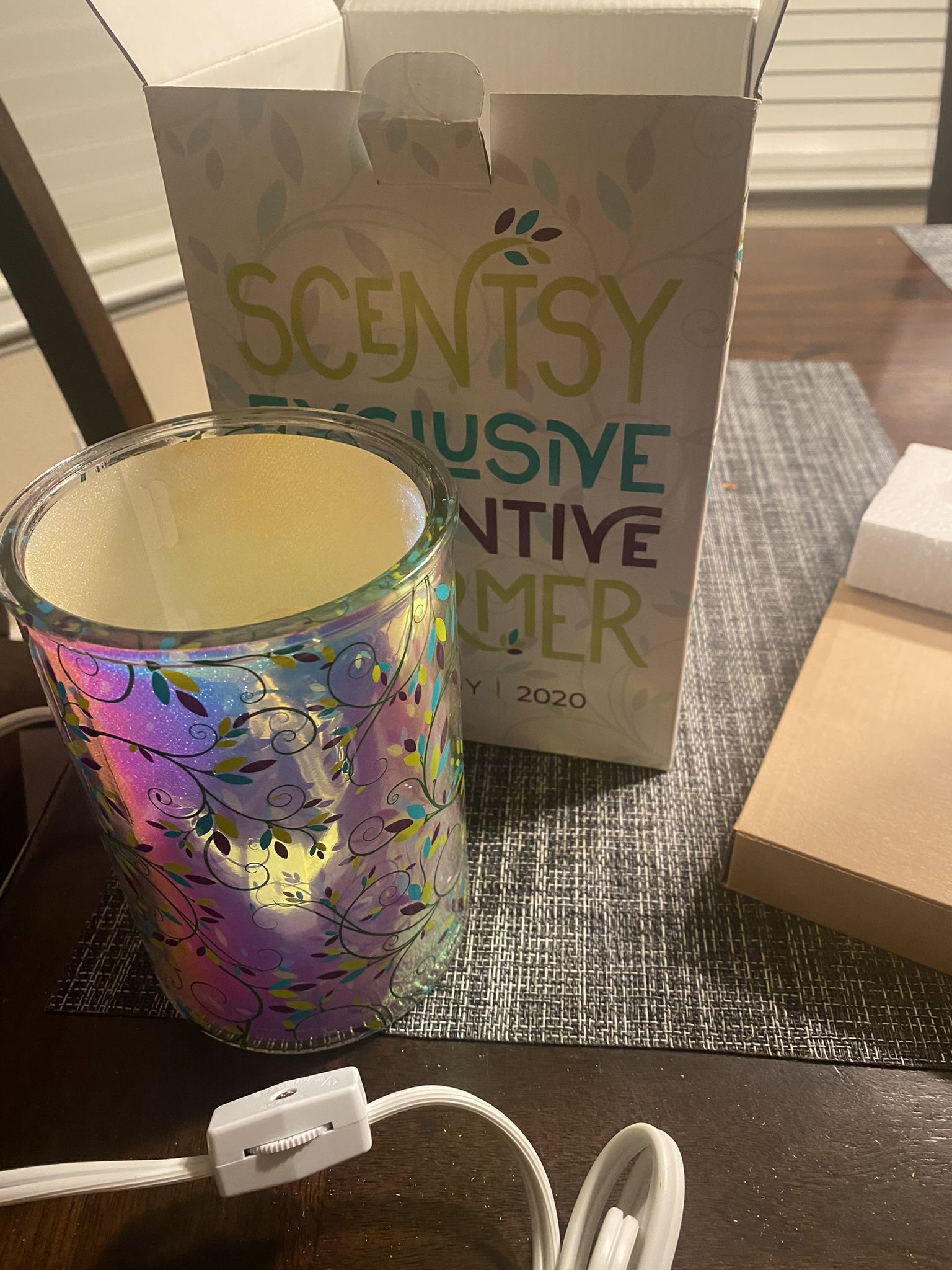 Scensty 2020 Exclusive Incentive Warmer