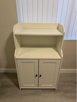 Cabinet with 2 doors 3 shelves