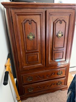 Wood dresser chest