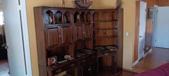 Corner hutch