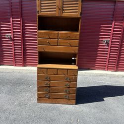 Ethan Allen Dresser Hutch 