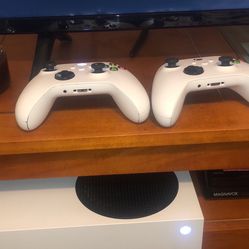 Xbox Series S (2 Controllers)