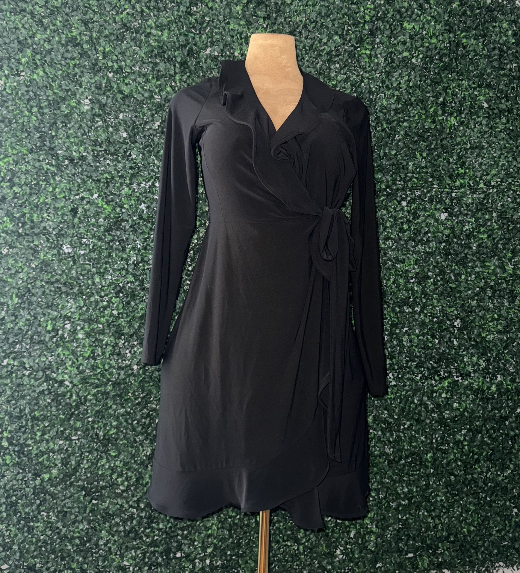 Black Sheath Dress with V-Neck and Long Sleeves