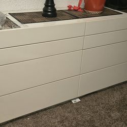 Dresser And Chest Of Drawers