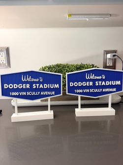 LA Dodgers welcome Scully signs