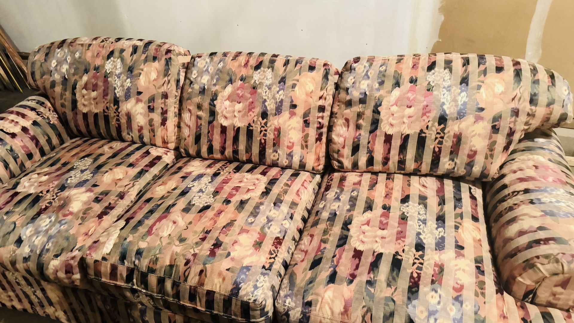 Sofas Giving For Free