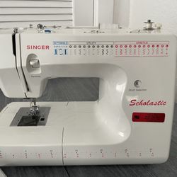 Singer Sewing Machine 