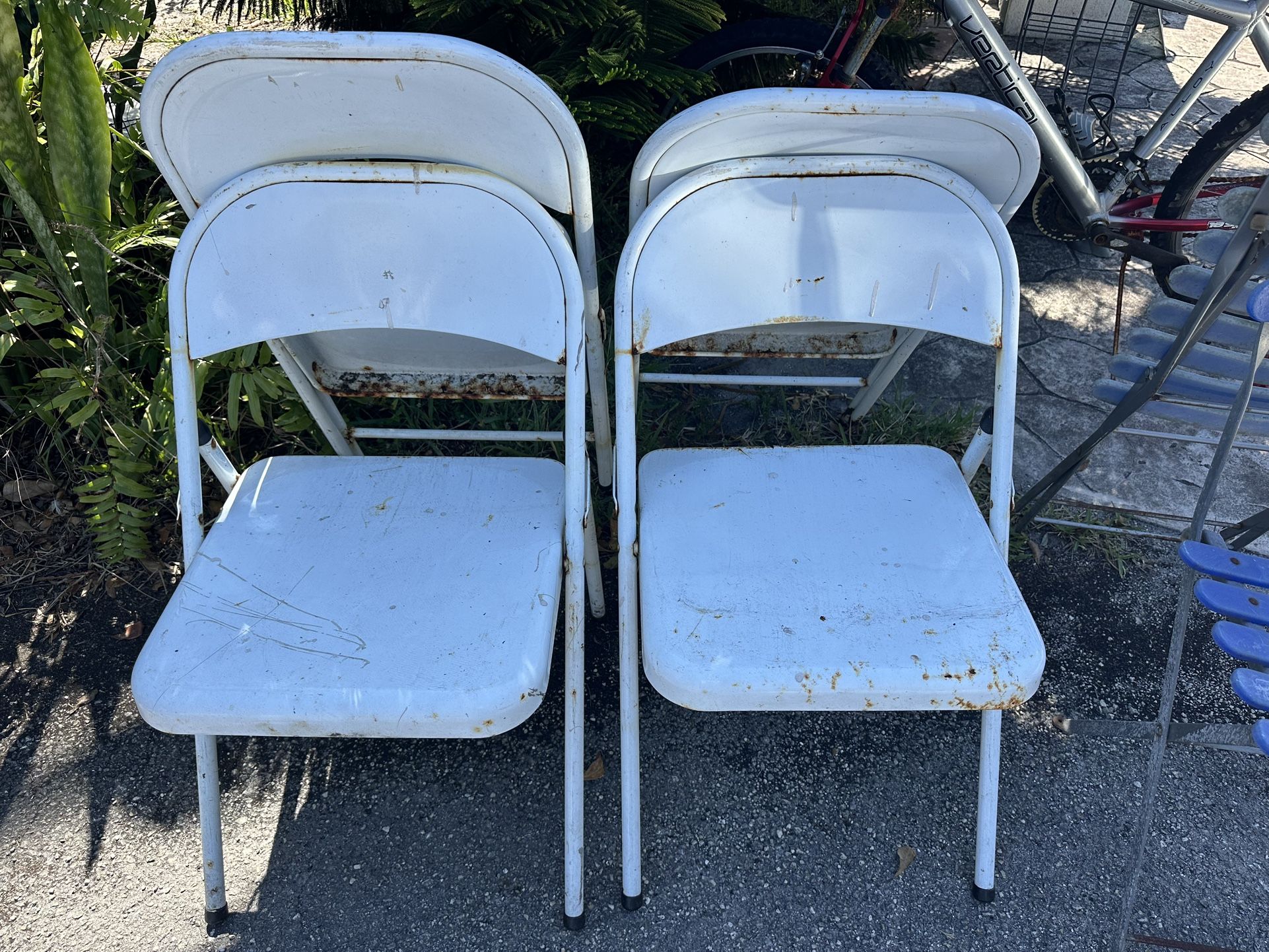 Folding Chairs 4
