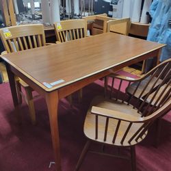 KITCHEN TABLE, DINNING TABLE AND 4 CHAIRS (HOME72)