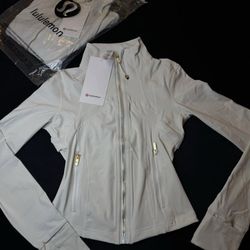 Lululemon Jacket – Size 6 (Brand New w/ Tags)