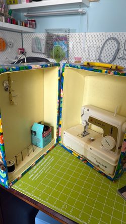 Vintage Singer Childs sewing machine