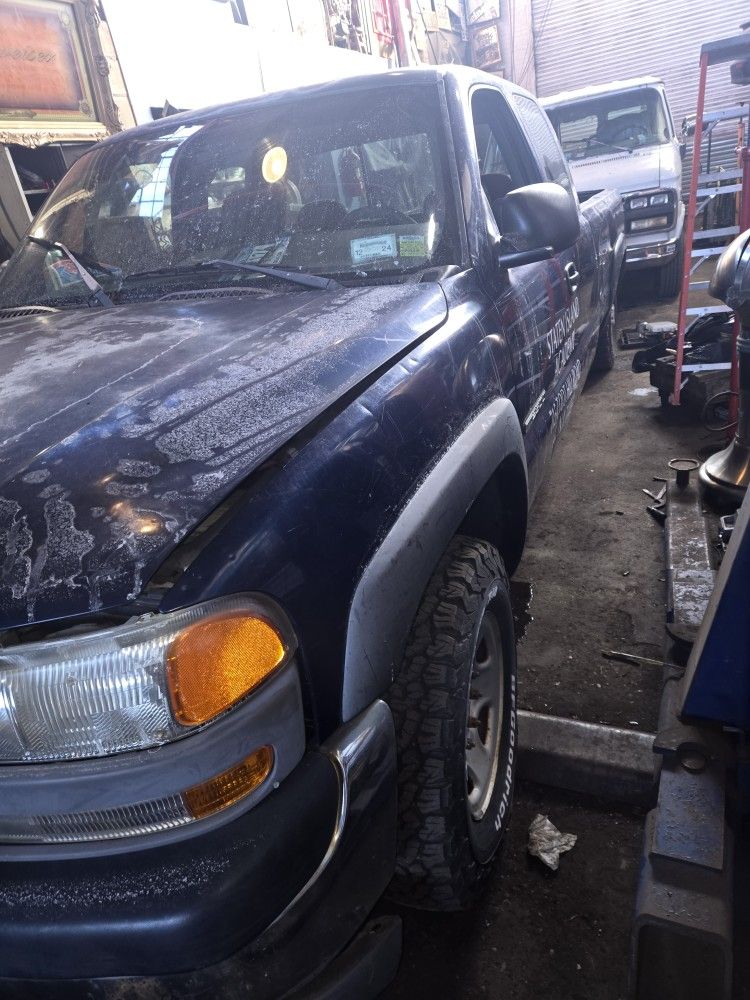 2000 GMC 2500 6.0 Part Out 31,000 Original Miles