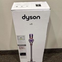 Dyson v8 cordless vacuum with 6 accessories 