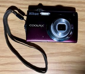 Nikon Coolpix S3000 CompactDigital Camera Plum. 12 MP 4X optical Zoom. Used.