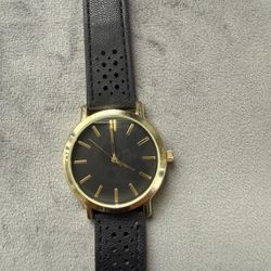 women watch. (NEEDS NEW BATTERY) (MUST SELL TODAY!)