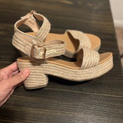 Women’s shoes size 8