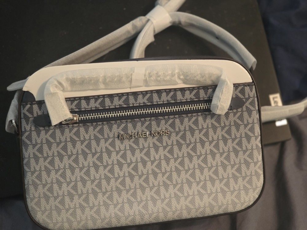 Beautiful Brand new Michael Kors purse