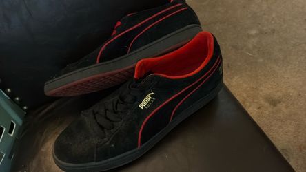 Men’s black puma sneakers size 11