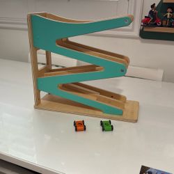 Lovevery Race Track