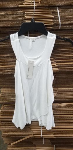 1075 Pieces Of New Clothing. Wholesale Closeout Clearance Sale