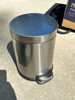 Trash bin